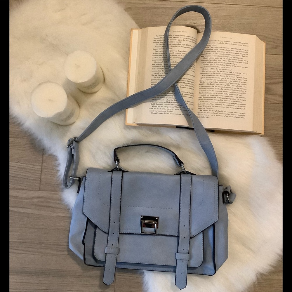 JUST FAB PABLO POWDER BLUE CROSSBODY❤️❤️